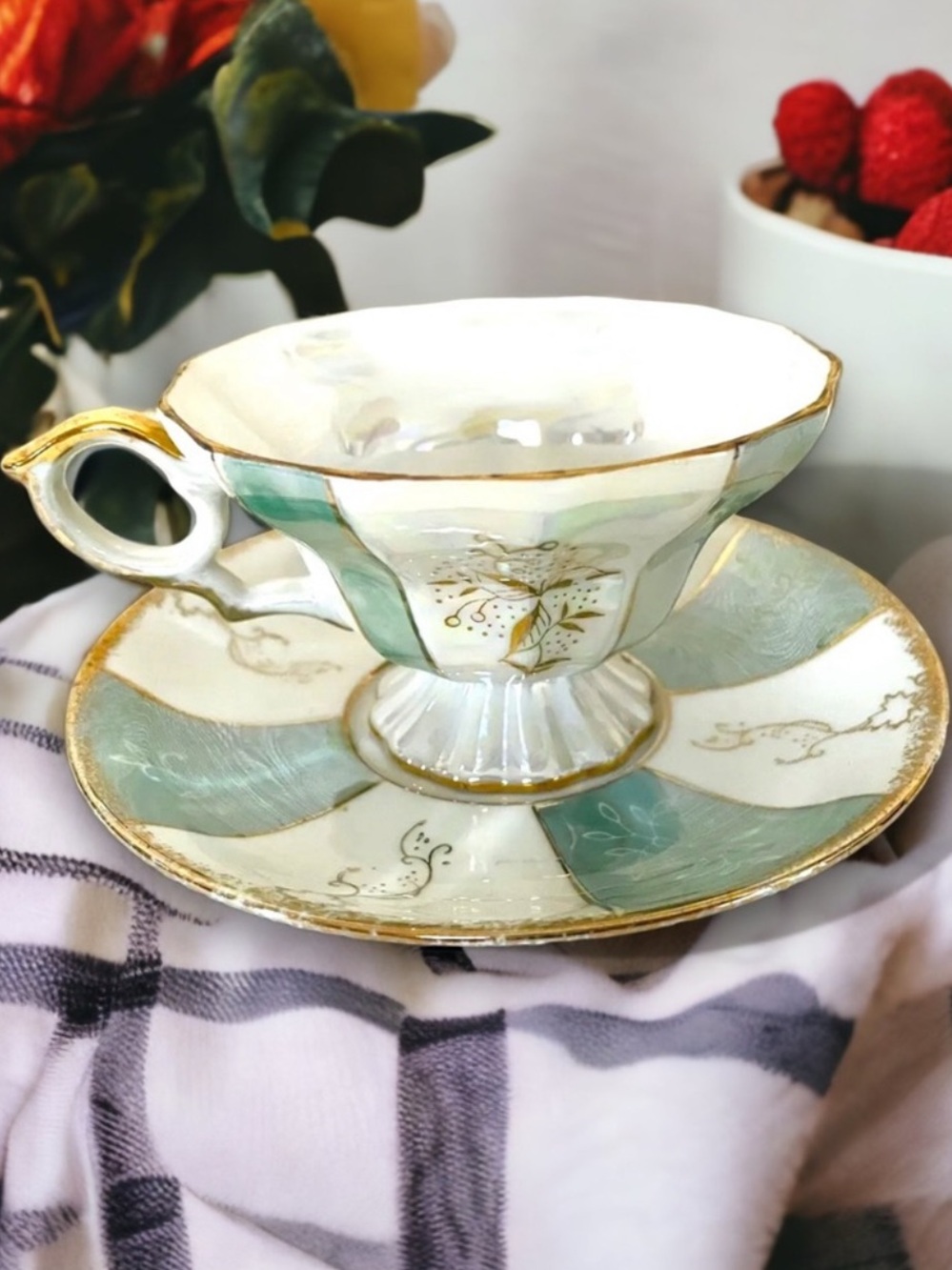 Vintage Royal Crown Pedestal Lusterware Teacup & Saucer Arnart Pattern